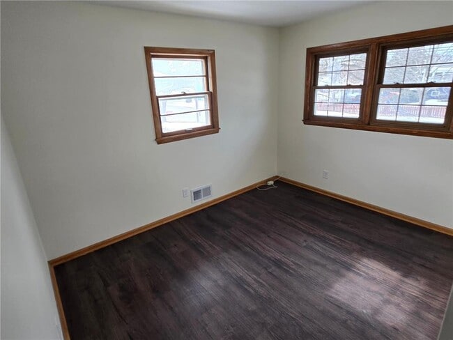 Building Photo - 1466 Charlton St