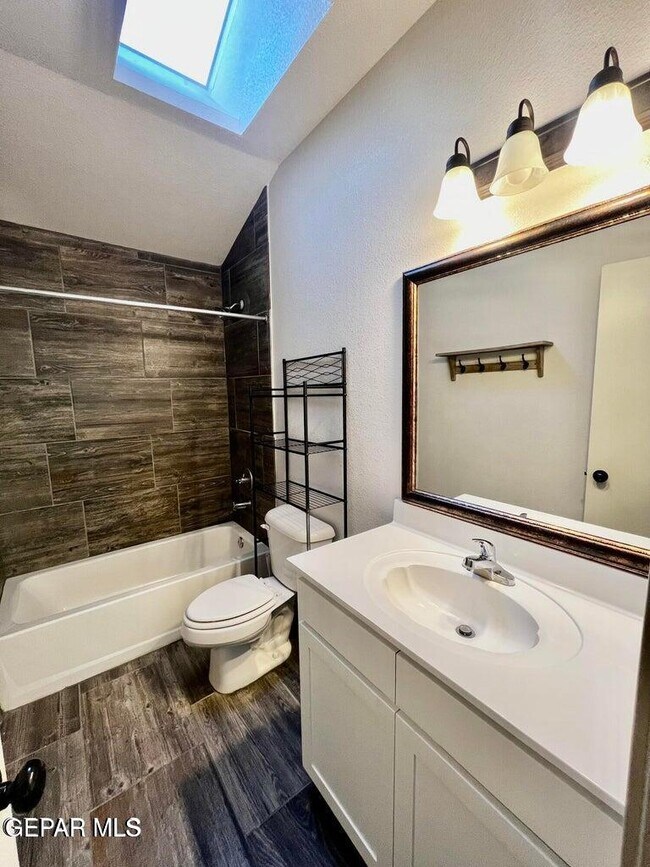 Building Photo - 10148 Red Vly