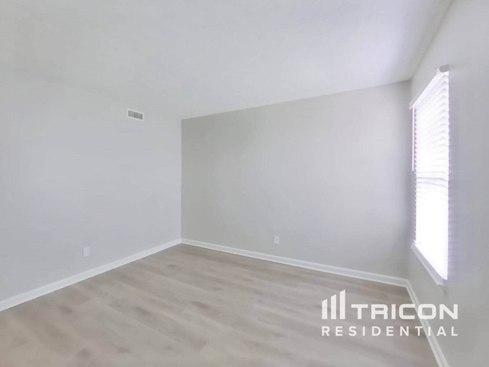 Building Photo - 1233 River Ridge Dr