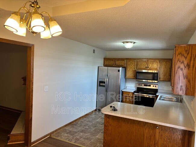 Building Photo - 501 Regina Ct