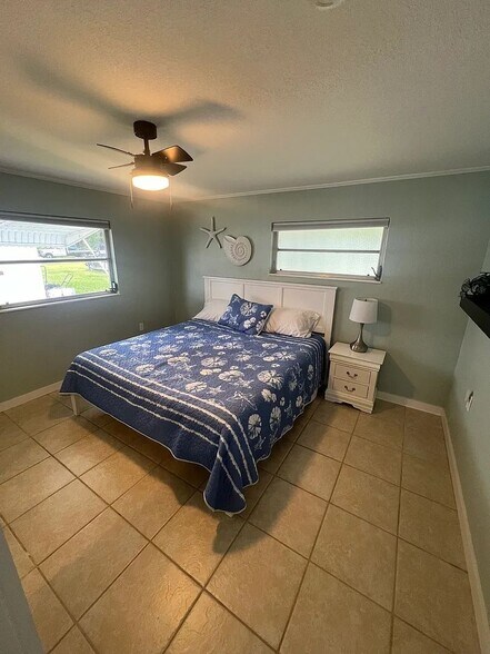 Building Photo - 10192 SW Riverview Cir