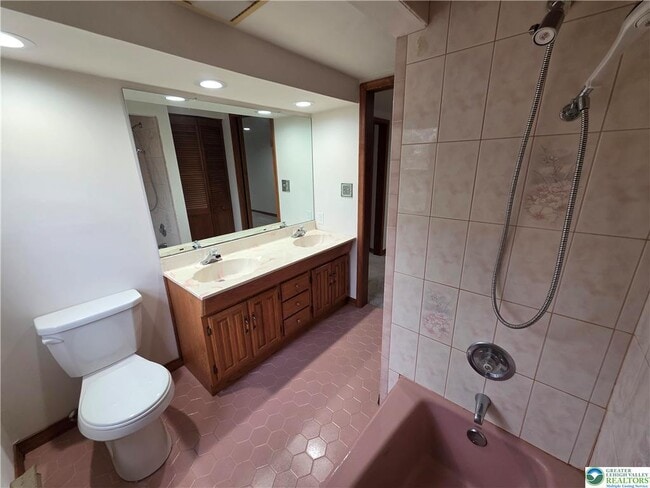 Building Photo - 1645 Mark Twain Cir