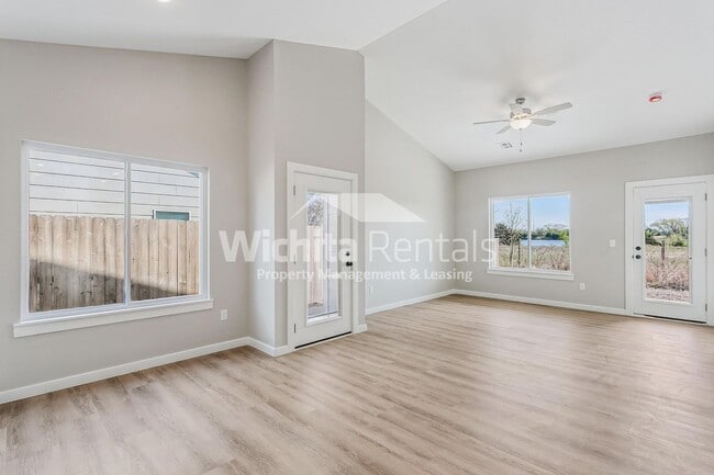 Building Photo - 4 bed / 2 bath - Move in ready!!!