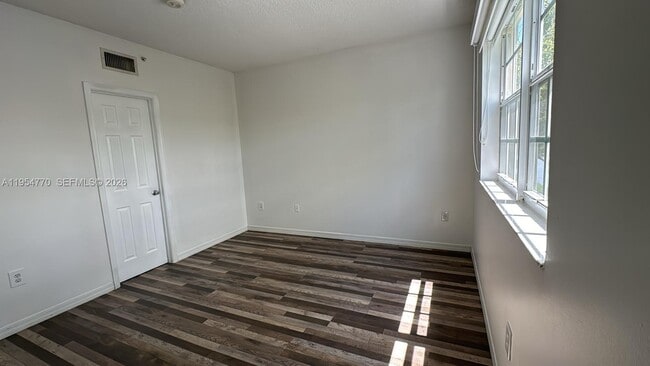 Building Photo - 160 SW 117th Terrace