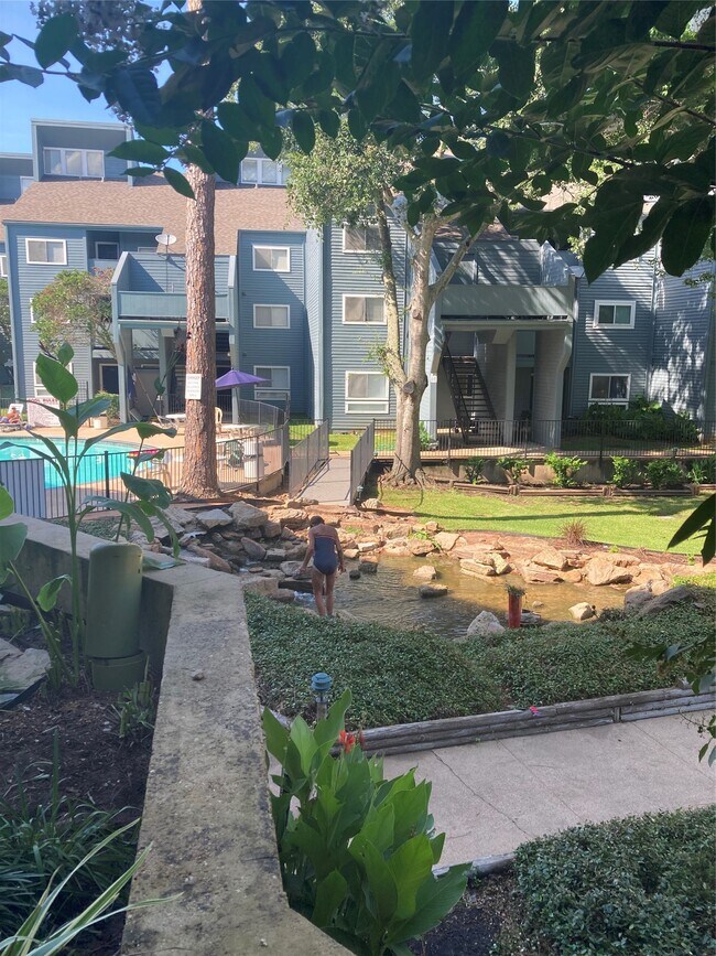 Building Photo - 12500 Melville Dr