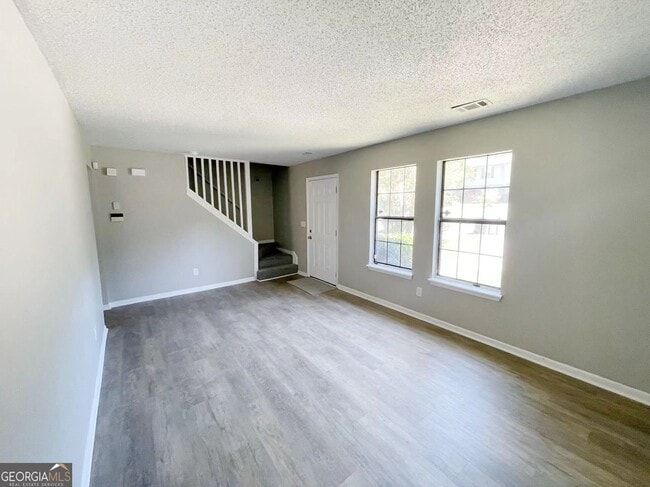 Building Photo - 4030 Laurie Jo Dr SW