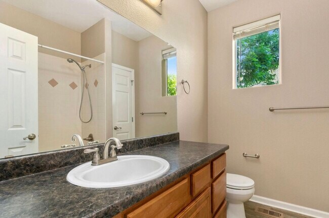 Building Photo - 2862 Kansas Dr