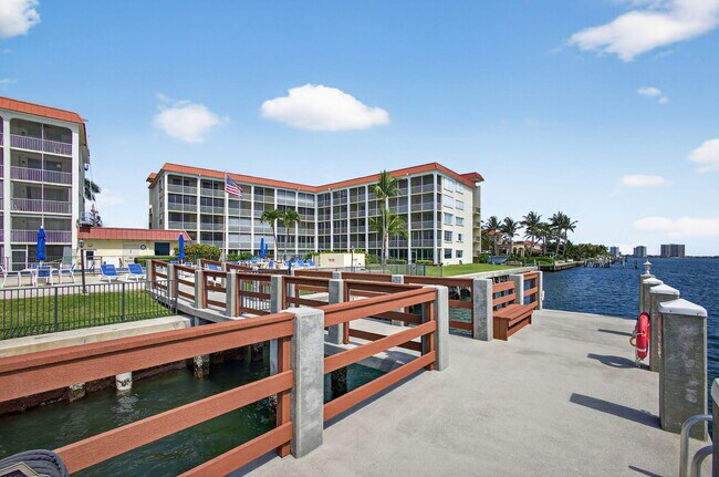 Building Photo - 105 Paradise Harbour Blvd