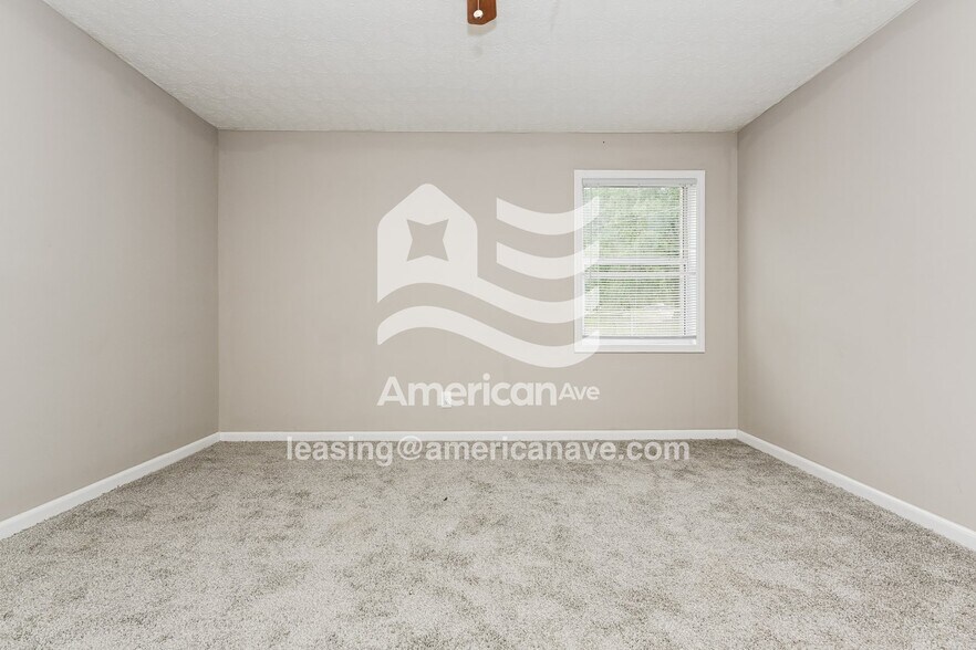 Building Photo - 411 Petunia Ave