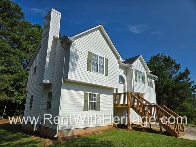 Building Photo - Gorgeous 5 bedroom/ 3 bath/ Upgrades Galor...