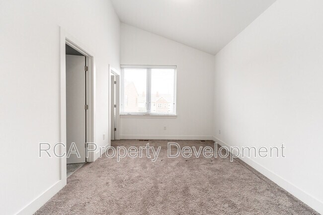 Building Photo - 616 Pomeroy St
