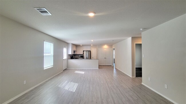 Building Photo - Beautiful like-new 3 bed | 2 bath home - Amazing community amenities!