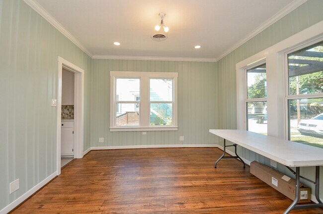 Building Photo - 803 Austin St