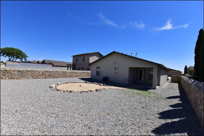 Building Photo - 10661 Canyon Sage Dr