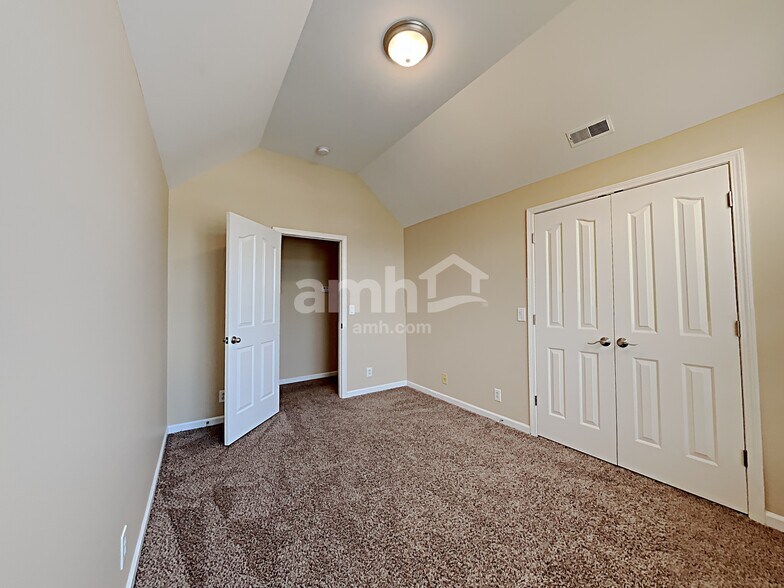 Building Photo - 1068 Blairfield Dr