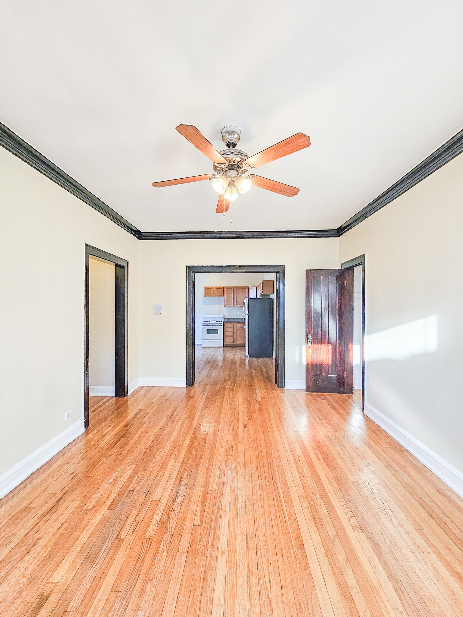 Building Photo - 4719 W Belmont Ave