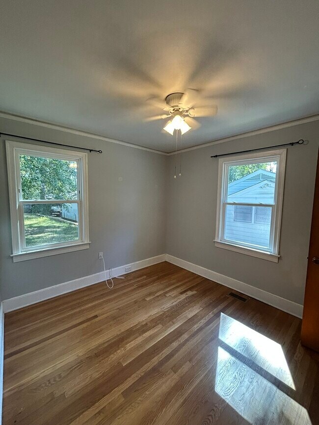 Building Photo - 2624 Marling Dr