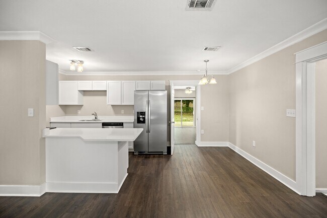 Building Photo - 200 Spencer Dr