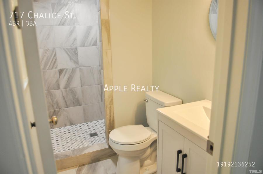 Building Photo - 717 Chalice St