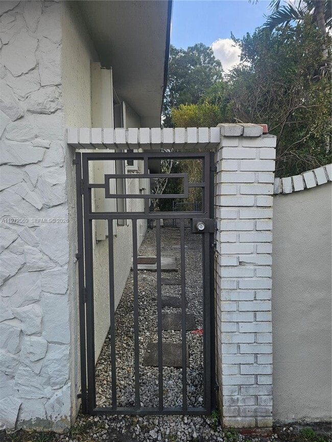 Building Photo - 6901 SW 95th Ave