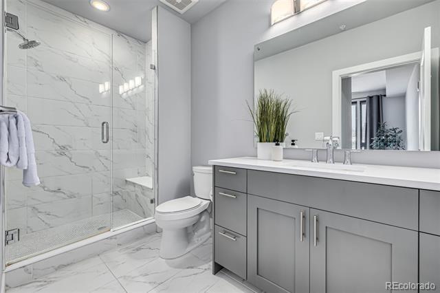 Building Photo - 6618 E Lowry Blvd