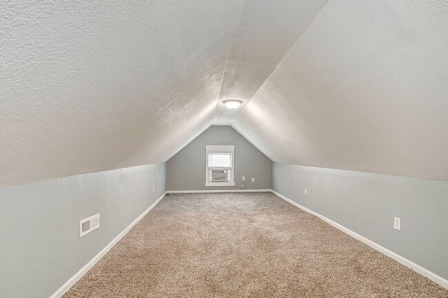 Building Photo - ***LEASE SPECIAL*** $50.00 off rent each m...