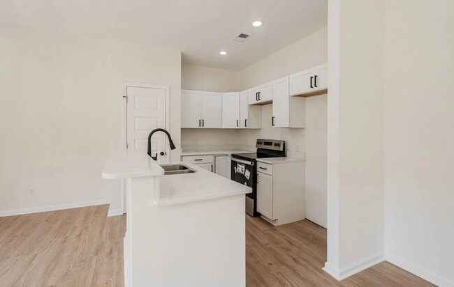 Building Photo - Newer 3 Bedroom, 2 Bath in North East Columbia- Available March 2026!