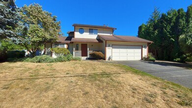 Building Photo - Spacious and move in ready 3 bed 2.5 bath ...
