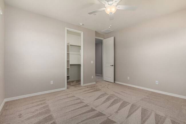 Building Photo - Gilbert Large 5 Bed 4.5 Bath Home with