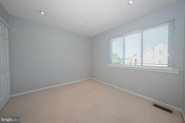 Building Photo - 344 Brigade Ct