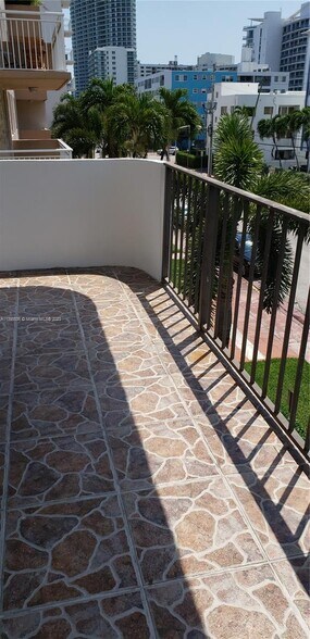 Primary Photo - 1673 Bay Rd