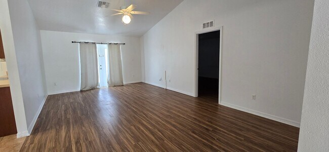 Building Photo - 1500 Kayuni Dr