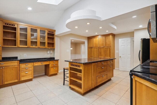 Building Photo - 5 BR 4.5 BA home with inground heated pool and extensive hardscape!