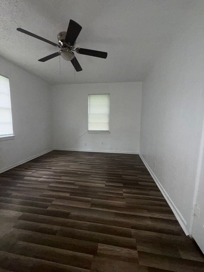 Building Photo - Cozy 3 bedroom house