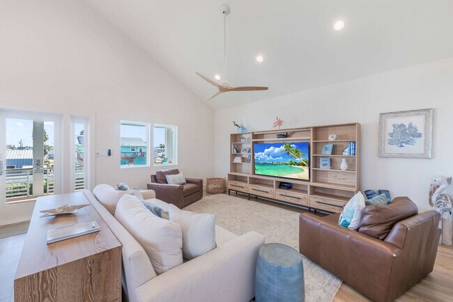 Building Photo - 119 6th St