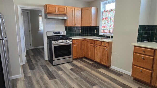 Building Photo - 667 Broadway