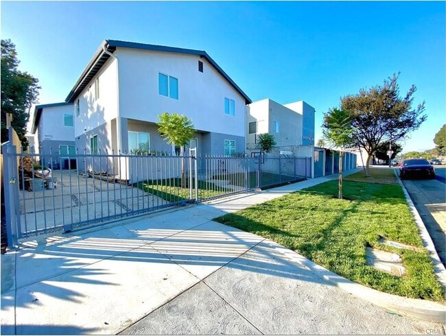 Building Photo - BROADWAY(10617)