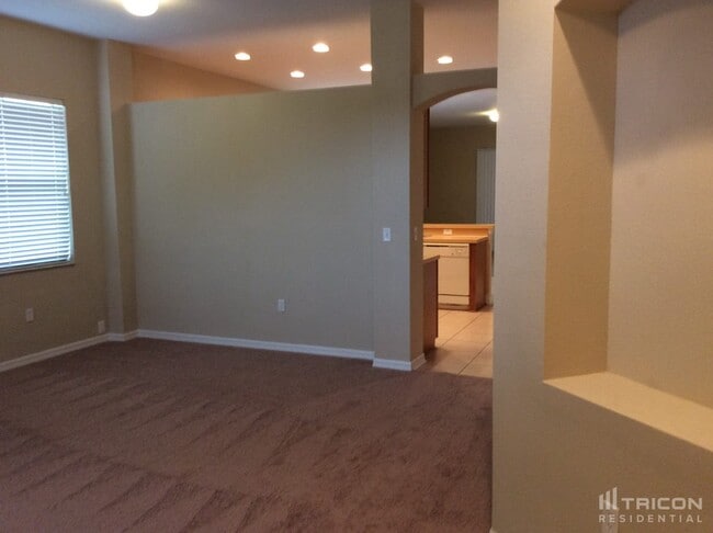Building Photo - 35045 Meadow Reach Dr