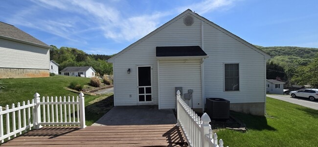 Building Photo - 1508 Blanton Ave SE