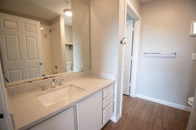 Building Photo - 2320 Gracy Farms Ln