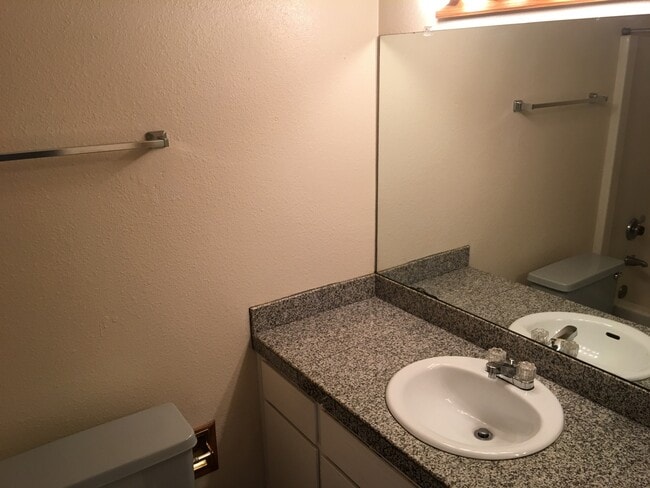 Building Photo - Tempe 3 Bed, 2 Bath - Pool and Single Story