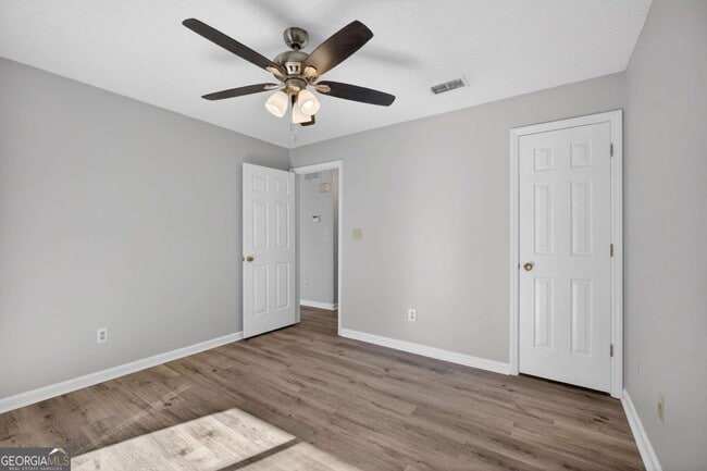 Building Photo - 423 Granville Ct