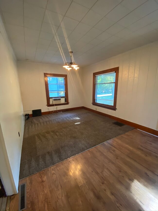 Building Photo - Private Room 714