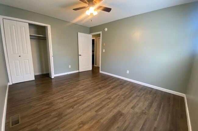 Building Photo - 3 Bedroom 1 Bathroom Home in Johnson City, TN