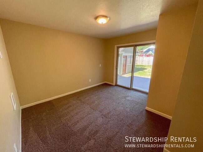 Building Photo - 2334 Augusta St