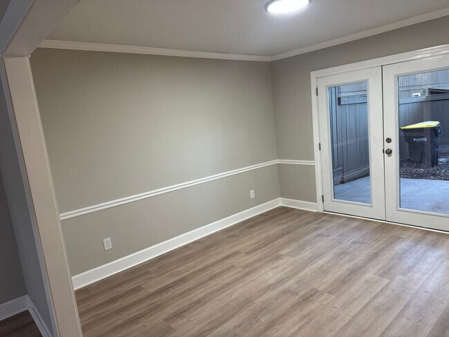 Building Photo - cute town home