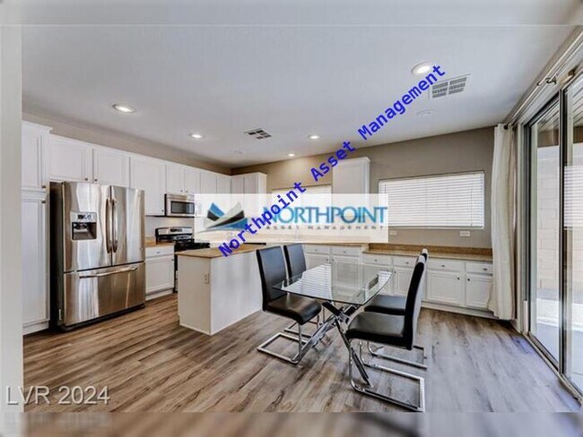 Building Photo - Quaint House Near the M Resort