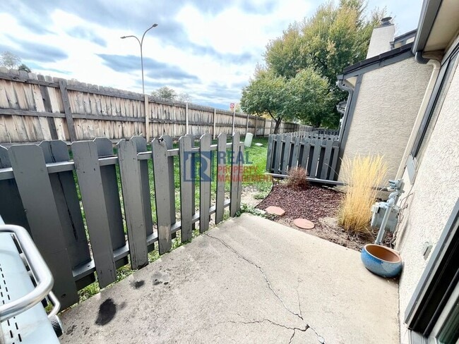 Building Photo - 4568 Excalibur Ct