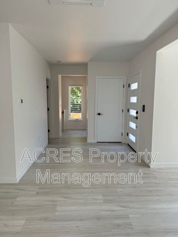 Building Photo - 9423 36th Ave SW