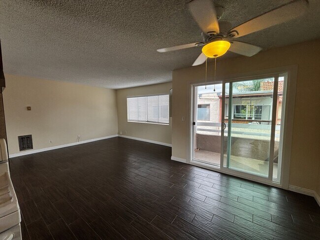 Building Photo - 101 Avenida Las Brisas